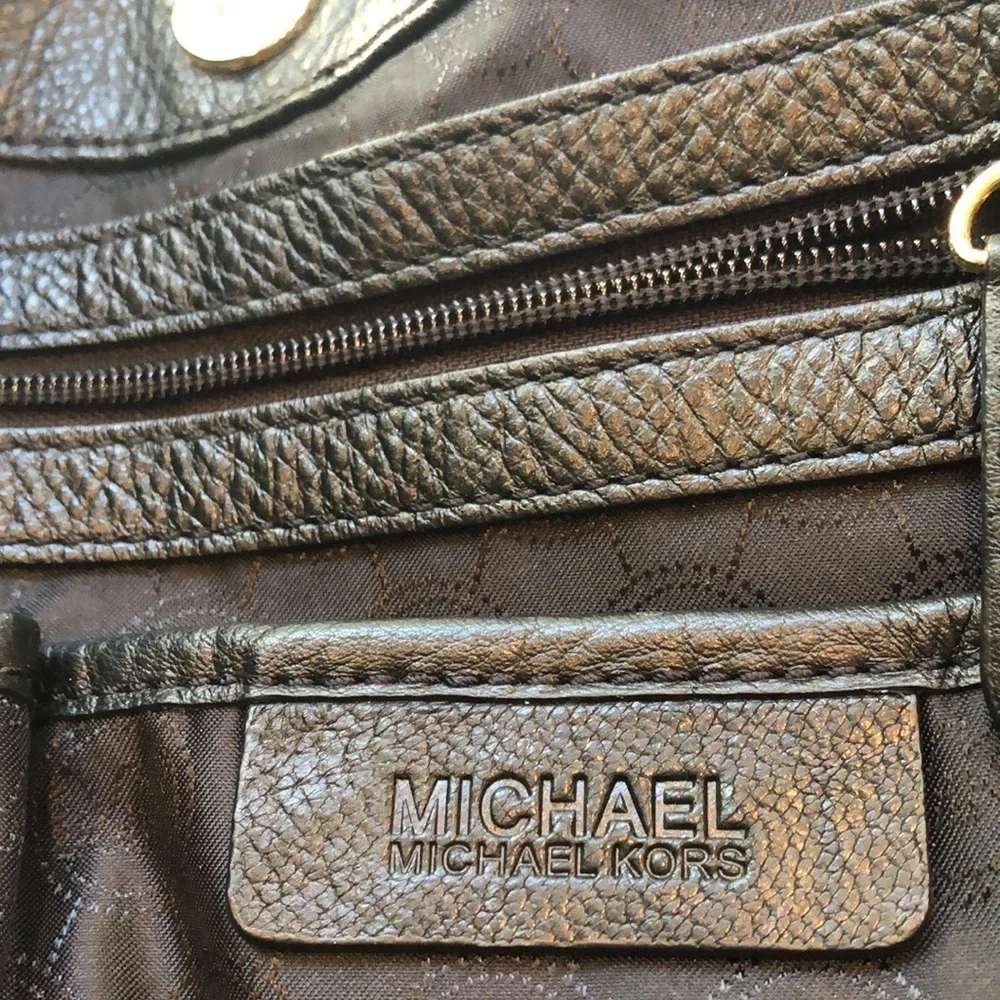 MICHAEL MICHAEL KORS BLACK PEBBLE LEATHER CHARM TASSEL HOBO SHOULDER BAG EUC